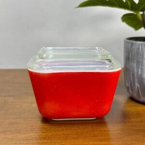 Vintage Pyrex 501 Red Refrigerator Dish with Lid Ovenware USA 3x4"